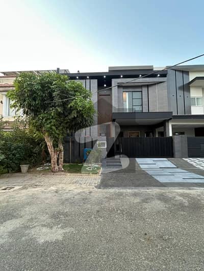 Prime Location Bankers Avenue Cooperative Housing Society House Sized 9 Marla For Sale