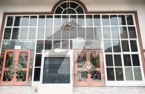 گلشنِ راوی لاہور میں 10 مرلہ عمارت 8.0 کروڑ میں برائے فروخت۔