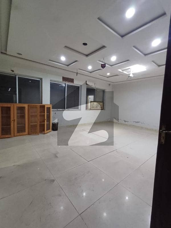 4 Kanal Commercial Bungalow Available For Rent 4 Kanal Commercial Bungalow Available For Rent