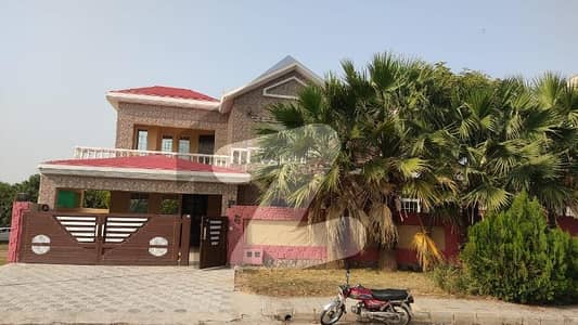 بحریہ ٹاؤن فیز 8 بحریہ ٹاؤن راولپنڈی,راولپنڈی میں 7 کمروں کا 1 کنال مکان 11.9 کروڑ میں برائے فروخت۔
