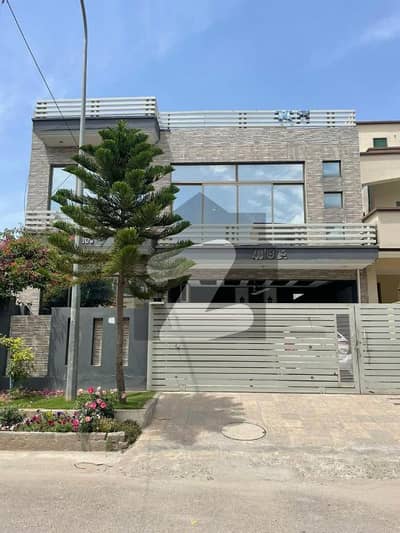 F15/1 /10 Marla Double unit for rent