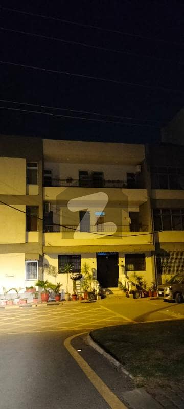 عسکری 4 راولپنڈی میں 3 کمروں کا 10 مرلہ فلیٹ 1.35 لاکھ میں کرایہ پر دستیاب ہے۔