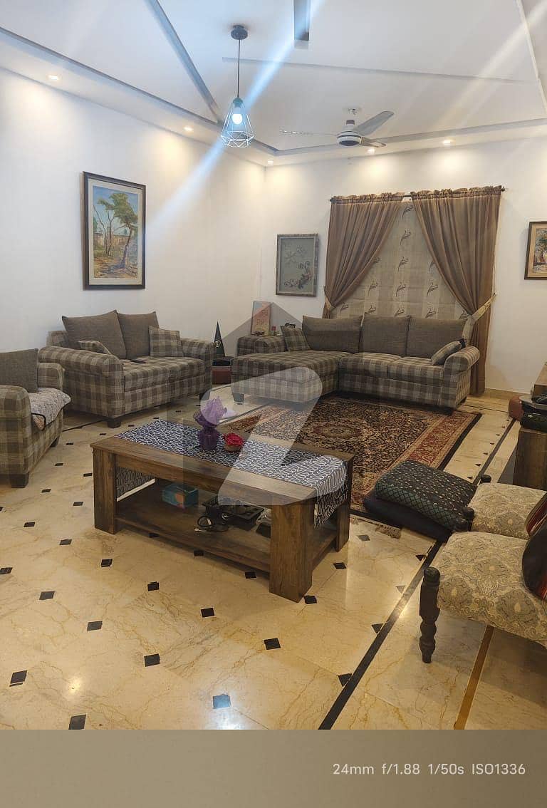 WELL MAINTAINED WEST OPEN 400 SQUARE YARDS DOUBLE STOREY HOUSE AVAILABLE FOR SALE