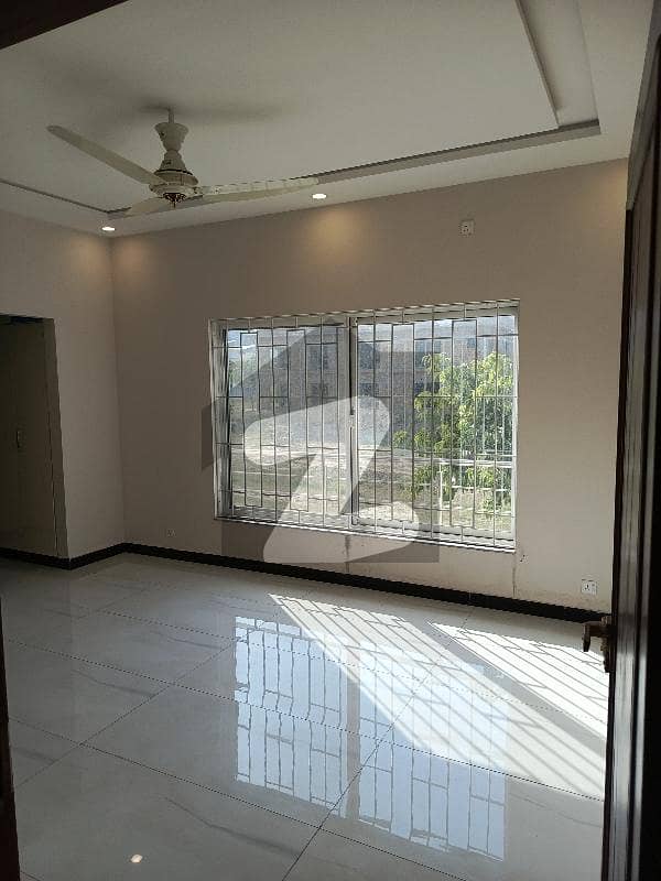 ٹاپ سٹی 1 اسلام آباد میں 3 کمروں کا 2 کنال بالائی پورشن 1.3 لاکھ میں کرایہ پر دستیاب ہے۔ ٹاپ سٹی 1 اسلام آباد میں 3 کمروں کا 2 کنال بالائی پورشن 1.3 لاکھ میں کرایہ پر دستیاب ہے۔