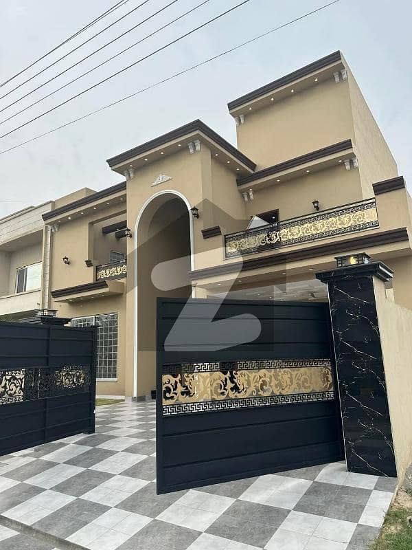 1 Kanal 60 Feet Road 7 Beds 8 Bathroom House For Sale 1 Kanal 60 Feet Road 7 Beds 8 Bathroom House For Sale