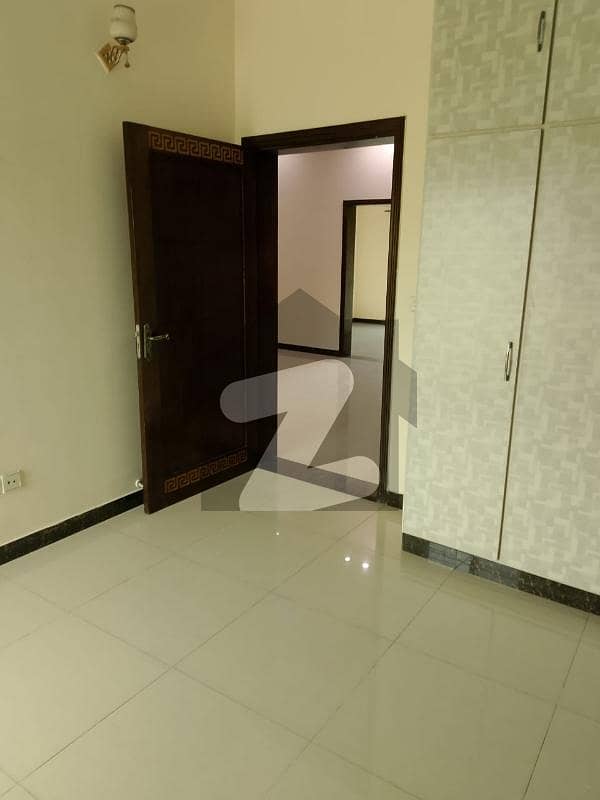 10 Marla Upper Portion Available For Rent 10 Marla Upper Portion Available For Rent