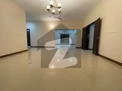 شاہراہِ فیصل کراچی میں 3 کمروں کا 9 مرلہ فلیٹ 4.5 کروڑ میں برائے فروخت۔