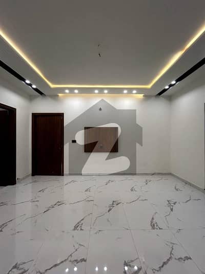 Brand New Portion for rent in Gulshan block 7 500gaz west open 4 bed lounge