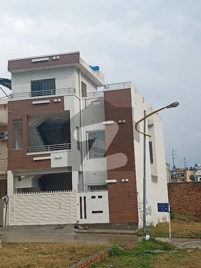 ڈیفنس روڈ راولپنڈی میں 5 کمروں کا 5 مرلہ مکان 2.15 کروڑ میں برائے فروخت۔