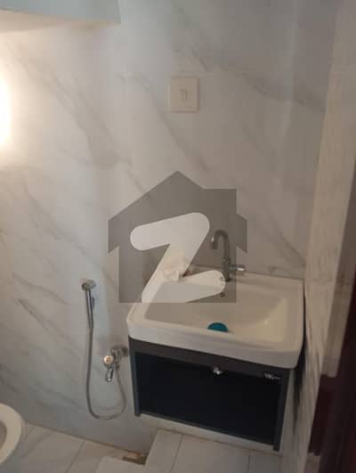 3 MARLA FIRST FLOOR HOT LOCATION NEW PORTION