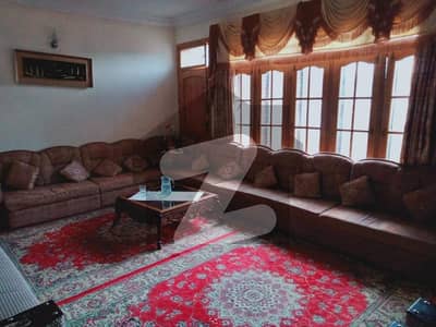 12 room 11washroom 3tv lunch  3 ktchan triple story house