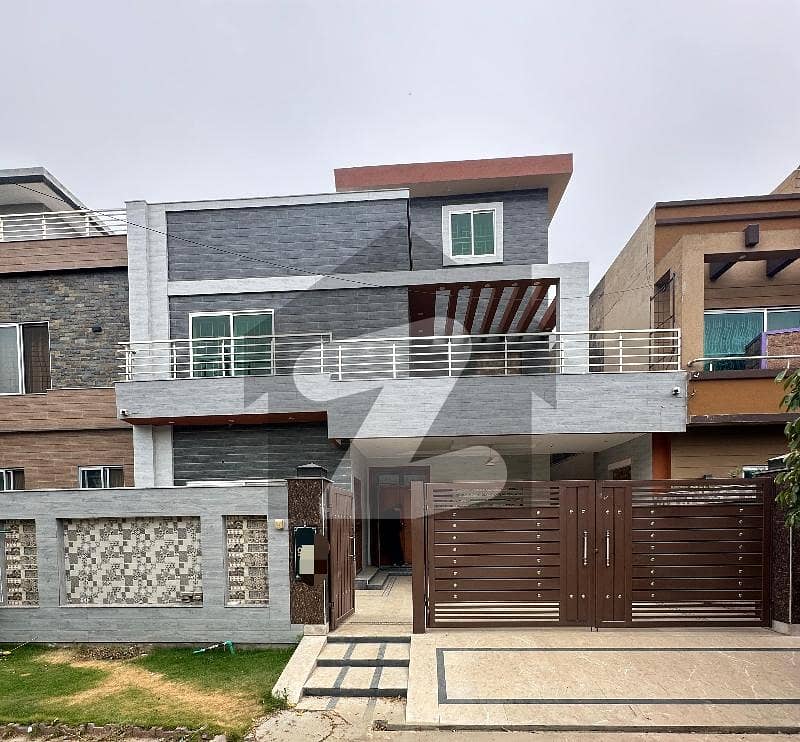 10 Marla Modern House For Rent 10 Marla Modern House For Rent