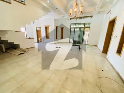 Newly renovated house available for rent on prime location