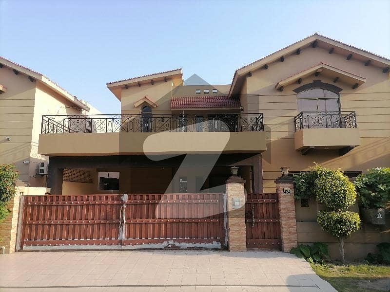 17 Marla 5 Bed Room Slightly Used House Available On Reasonable Rent. 17 Marla 5 Bed Room Slightly Used House Available On Reasonable Rent.