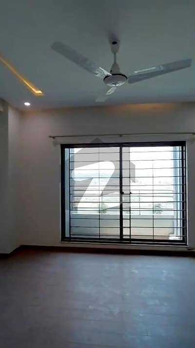 Facing Lak 3 Bed Room Apartments Available For Rent in Askari 11