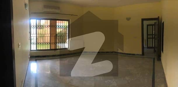 F-10/2 Size 500 Sq Yard 5 Bed 5 Bath 2 Drawing 2 Tv Lounge 2 Kitchen