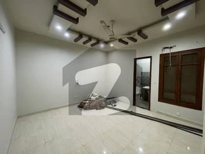 ڈی ایچ اے فیز 8 ڈی ایچ اے ڈیفینس,کراچی میں 4 کمروں کا 6 مرلہ مکان 2.5 لاکھ میں کرایہ پر دستیاب ہے۔