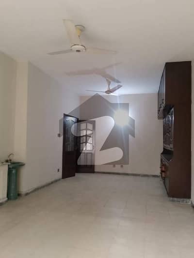 I 8 /3 3 bedroom drawing room tv lounge kitchen attached washrooms ground portion available for rent