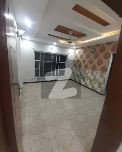 8 Marla upper portion available for rent on prime location in reasonable price
