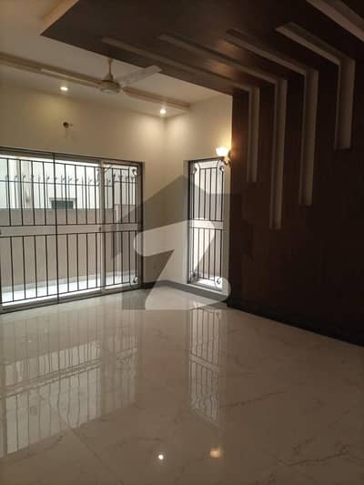 ڈی ایچ اے ڈیفینس فیز 2 ڈی ایچ اے ڈیفینس,اسلام آباد میں 6 کمروں کا 1 کنال مکان 8.75 کروڑ میں برائے فروخت۔ ڈی ایچ اے ڈیفینس فیز 2 ڈی ایچ اے ڈیفینس,اسلام آباد میں 6 کمروں کا 1 کنال مکان 8.75 کروڑ میں برائے فروخت۔