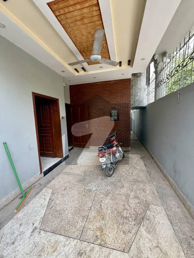 حیات آباد فیز 4 حیات آباد,پشاور میں 4 کمروں کا 5 مرلہ مکان 85.0 ہزار میں کرایہ پر دستیاب ہے۔