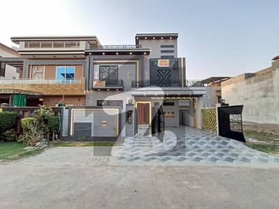10 MARLA MODERN HOUSE AVAILABLE FOR SALE AT GOOD LOCATION
