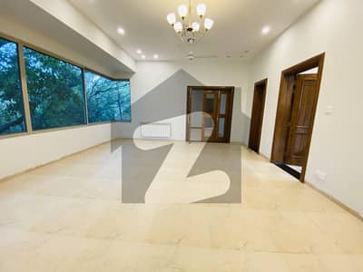 ایف ۔ 7 اسلام آباد میں 7 کمروں کا 1 کنال مکان 13.0 لاکھ میں کرایہ پر دستیاب ہے۔