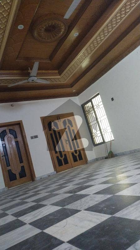 گلشن کالونی گجرات میں 5 کمروں کا 9 مرلہ مکان 3.25 کروڑ میں برائے فروخت۔ گلشن کالونی گجرات میں 5 کمروں کا 9 مرلہ مکان 3.25 کروڑ میں برائے فروخت۔