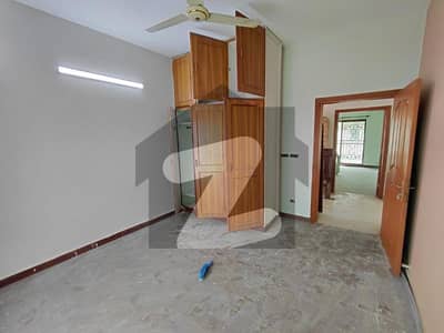 01 Kanal Double Storey Full House Available For Rent (Cavalry Extension)