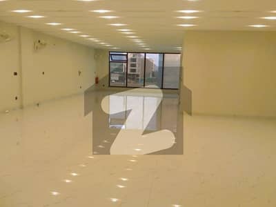 8 MARLA BUILDING FOR RENT IN DHA PHASE 8 COMMERCIAL BROADWAY,THIS PROPERTY IS FOR CLIENTS ONLY NO DEALER