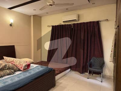 ڈی ایچ اے فیز 5 - بلاک ایل فیز 5,ڈیفنس (ڈی ایچ اے),لاہور میں 4 کمروں کا 10 مرلہ مکان 5.5 کروڑ میں برائے فروخت۔