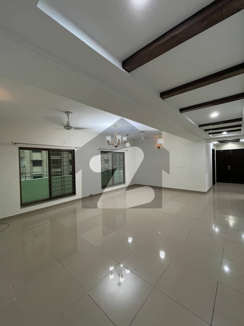 10 MARLA 3 BEDROOM APARTMENT AVAILABLE FOR RENT 10 MARLA 3 BEDROOM APARTMENT AVAILABLE FOR RENT