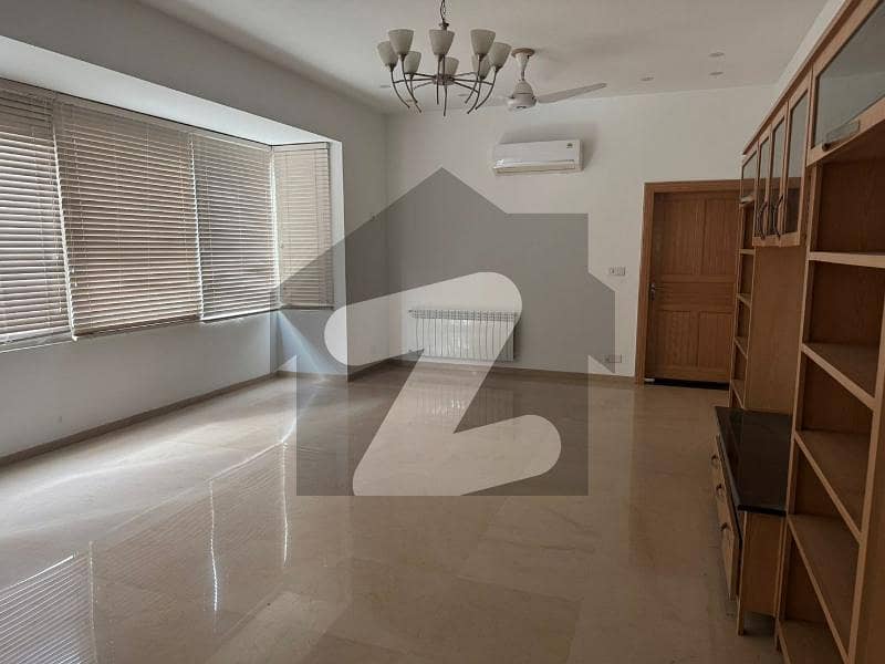 FOR RENT 500 SQYRD Fully Renovated Triple Storey House FOR RENT 500 SQYRD Fully Renovated Triple Storey House