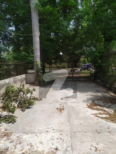 12 MARLA HOUSE IN MAIN CANTT