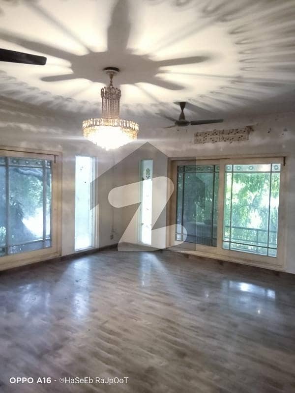 BEAUTIFUL HOUSE IN MAIN GATED COMPOUND BEAUTIFUL HOUSE IN MAIN GATED COMPOUND