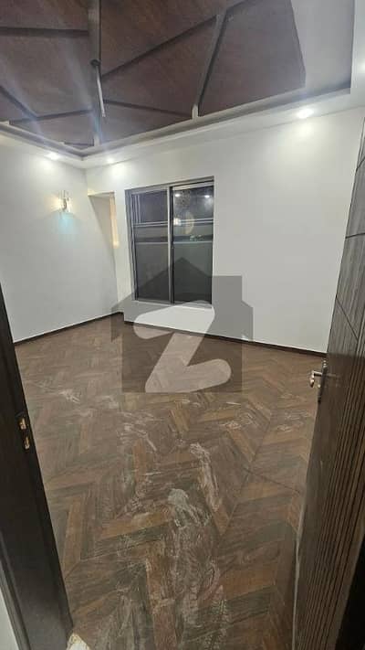 Flat Available For Real In Shaheedemillat