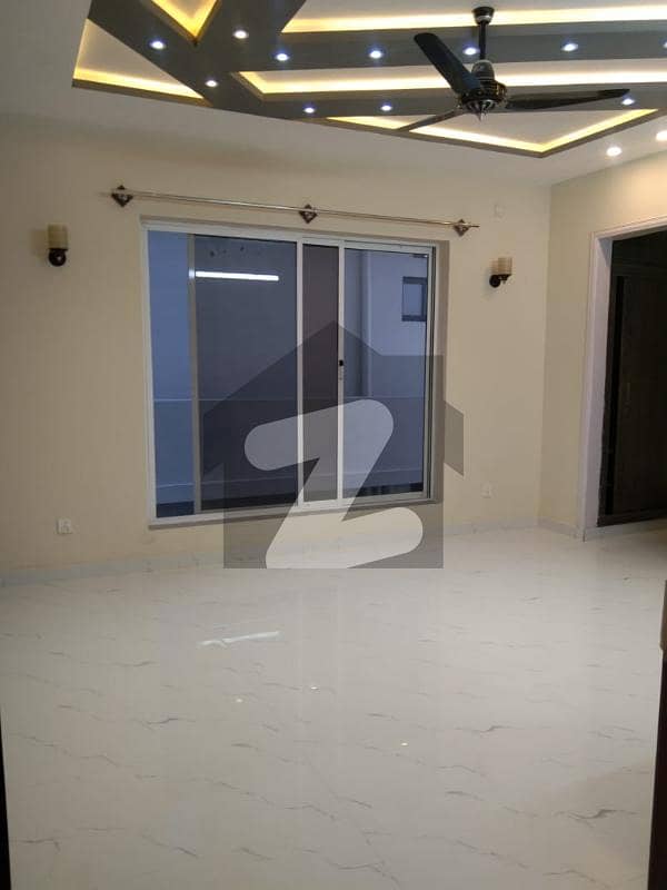 10 MARLA BEAUTIFULL NEW HOUSE AVAILBLE FOR RENT