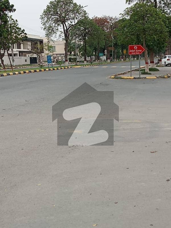 ازمیر ٹاؤن لاہور میں 2 کنال رہائشی پلاٹ 6.25 کروڑ میں برائے فروخت۔
