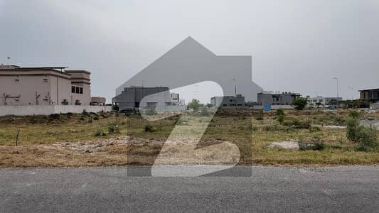 ڈی ایچ اے فیز 8 - بلاک وی فیز 8,ڈیفنس (ڈی ایچ اے),لاہور میں 1 کنال رہائشی پلاٹ 4.3 کروڑ میں برائے فروخت۔