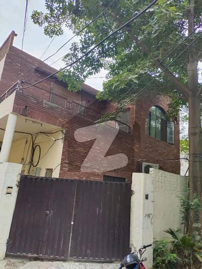 Near Park 6 Beds 10 Marla House for Sale in Gulberg 3 Block A1