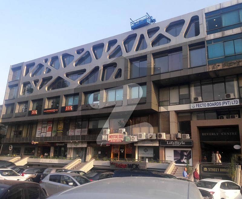 High-Traffic Location Restaurant Space Is For Rent High-Traffic Location Restaurant Space Is For Rent