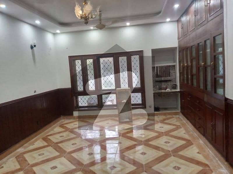 پشاور روڈ راولپنڈی میں 6 کمروں کا 6 مرلہ مکان 3.5 کروڑ میں برائے فروخت۔ پشاور روڈ راولپنڈی میں 6 کمروں کا 6 مرلہ مکان 3.5 کروڑ میں برائے فروخت۔