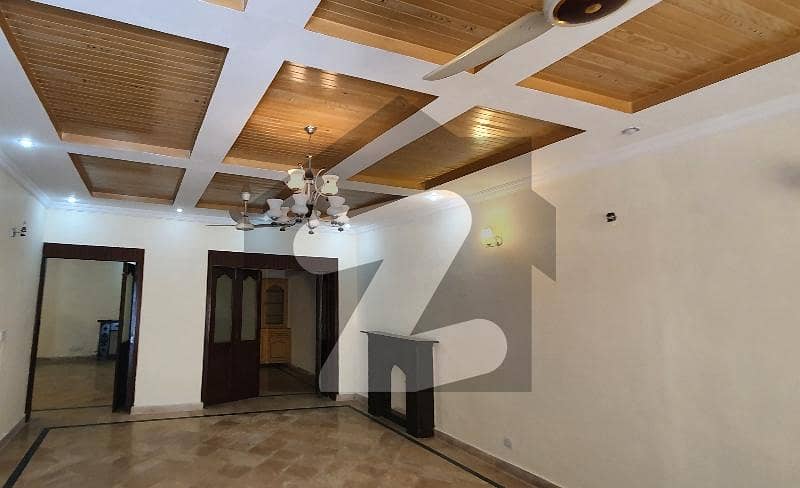 Beautiful 3 Bedroom Upper Portion Beautiful 3 Bedroom Upper Portion