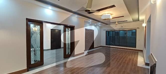 ڈی ایچ اے فیز 5 - بلاک ڈی فیز 5,ڈیفنس (ڈی ایچ اے),لاہور میں 4 کمروں کا 10 مرلہ مکان 5.45 کروڑ میں برائے فروخت۔