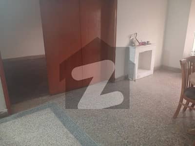 F11 /2 upper portion Size 444.2 Beds Rent 100p00 Real Pic