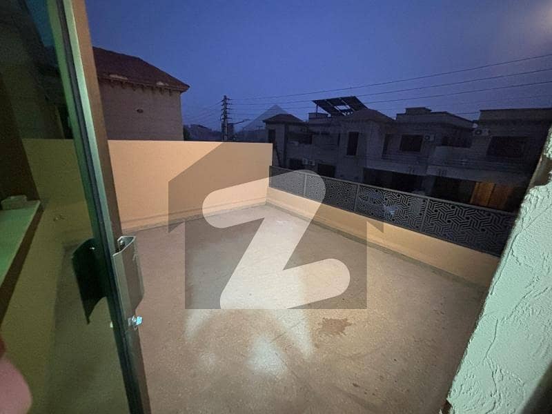 12 MARLA BEAUTIFUL HOUSE AVAILABLE FOR SALE 12 MARLA BEAUTIFUL HOUSE AVAILABLE FOR SALE