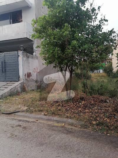جناح گارڈنز فیز 1 جناح گارڈنز,ایف ای سی ایچ ایس,اسلام آباد میں 7 مرلہ رہائشی پلاٹ 1.27 کروڑ میں برائے فروخت۔