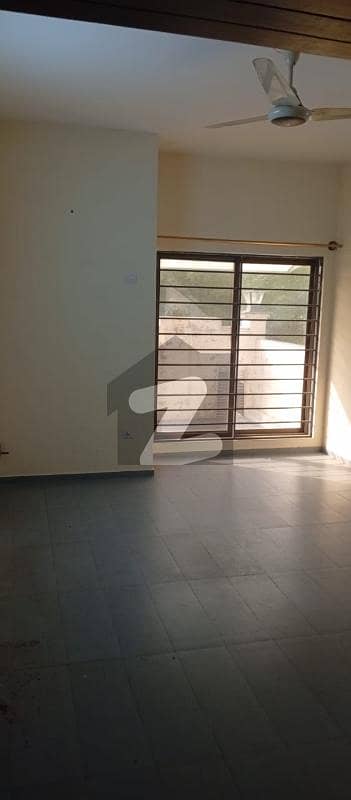 MPCHS, 40x80,Ground Portion On Good Location Neat And Clean, With Separate Meters. On Reasonable Rent MPCHS, 40x80,Ground Portion On Good Location Neat And Clean, With Separate Meters. On Reasonable Rent