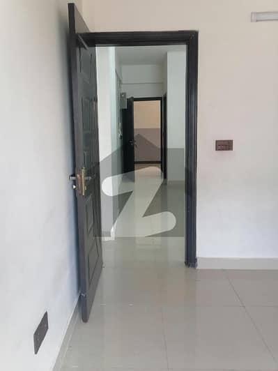 02 BED LUXURY APPARTMENT AVAILBLE FOR RENT AT GULBERG GREEEN ISLAMABAD
