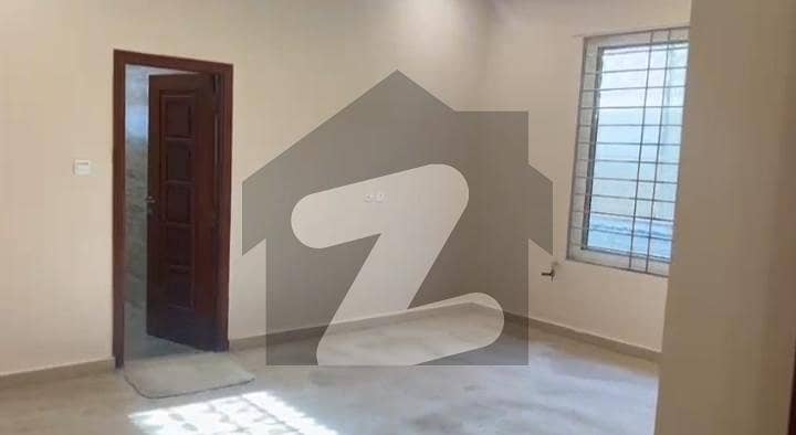 Full Renovated House For Rent Big Lown Full Renovated House For Rent Big Lown